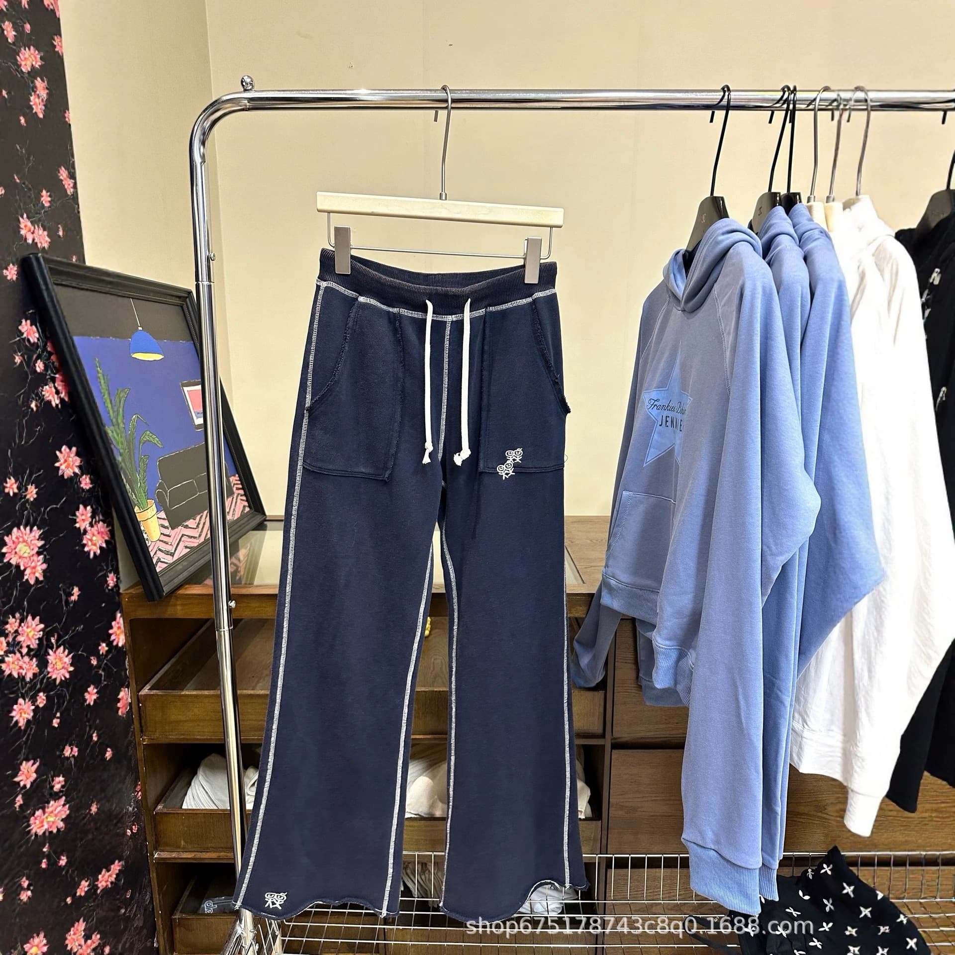 In Stock 26 Fall/Winter New URBA Style Stick Figure Embroidery Washed Drawstring Flared Sweatpants Women Slim Fit