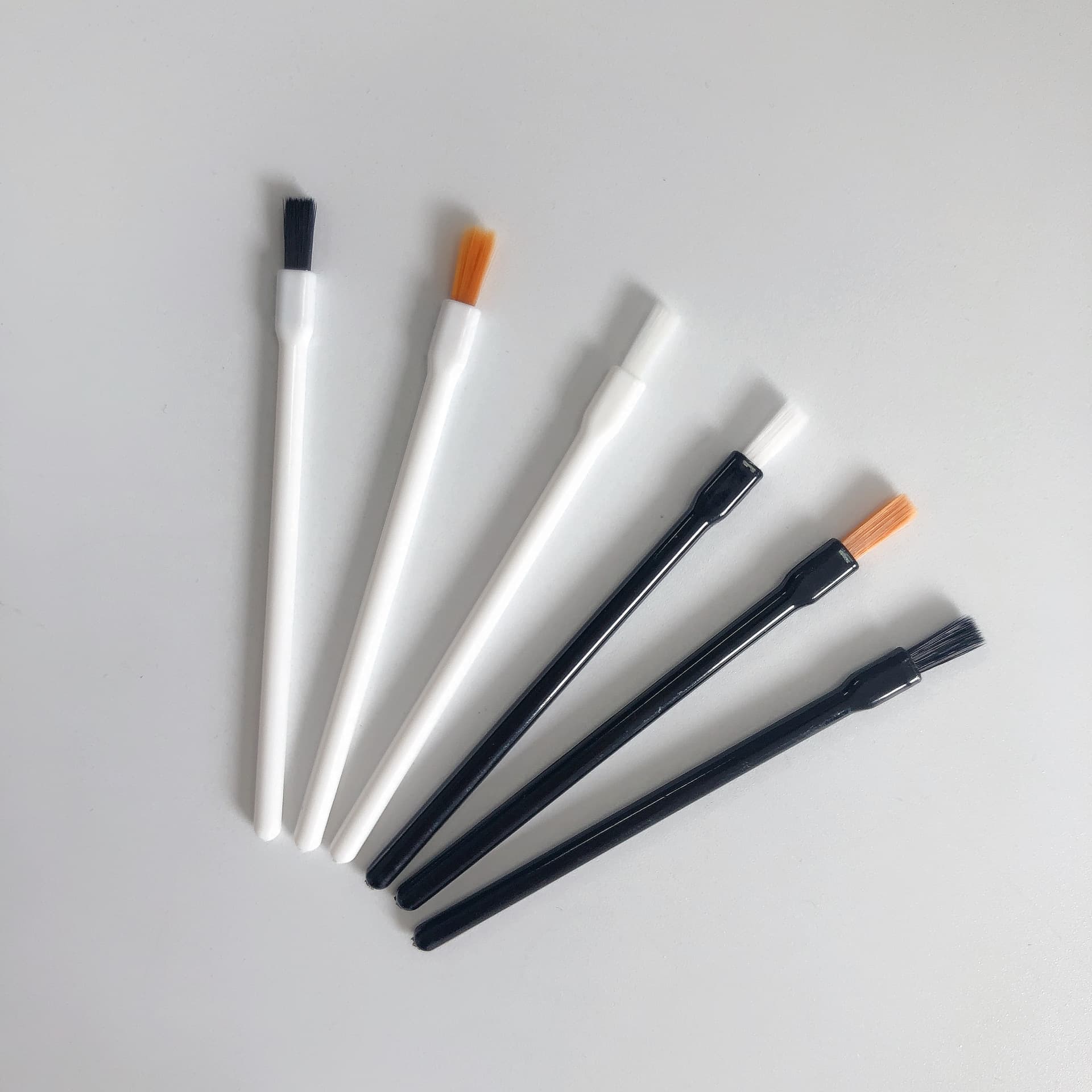 Disposable Lip Brush Plastic Handle Lip Liner Brush Nylon Bristle Makeup Brush Lip Gloss Brush Lipstick Brush Makeup Tool Wholesale