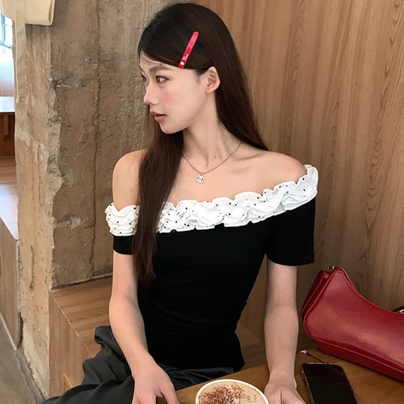 Short-sleeved T-shirt for women, summer short, off-shoulder, slimming, French design, niche pure lust style hot girl tops