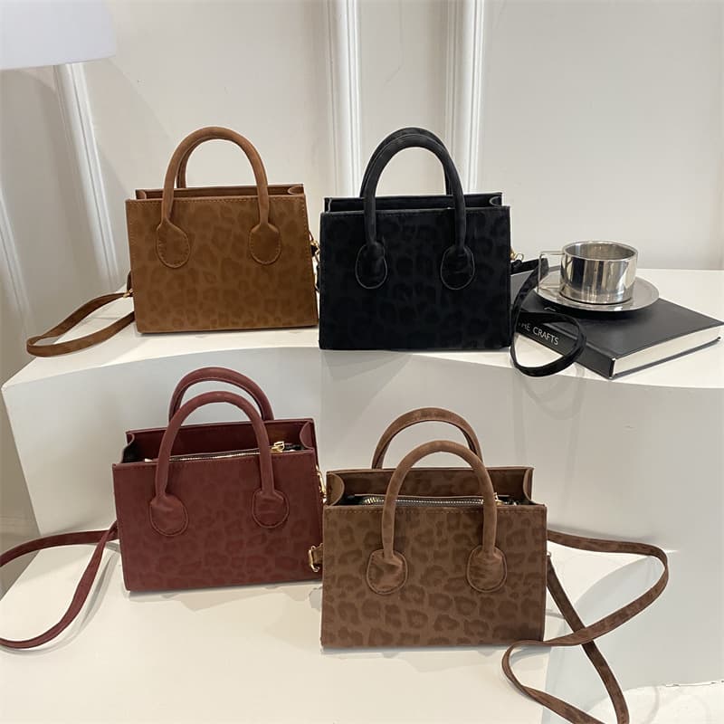 High-looking new bag 2025 niche leopard print crossbody bag fashionable small square bag simple casual shoulder handbag