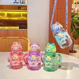 2023 Bestseller Kids Plastic Cup Straw Water Bottle Cool Bear Cartoon Pop-up Lid with Strap Portable Student Water Bottle