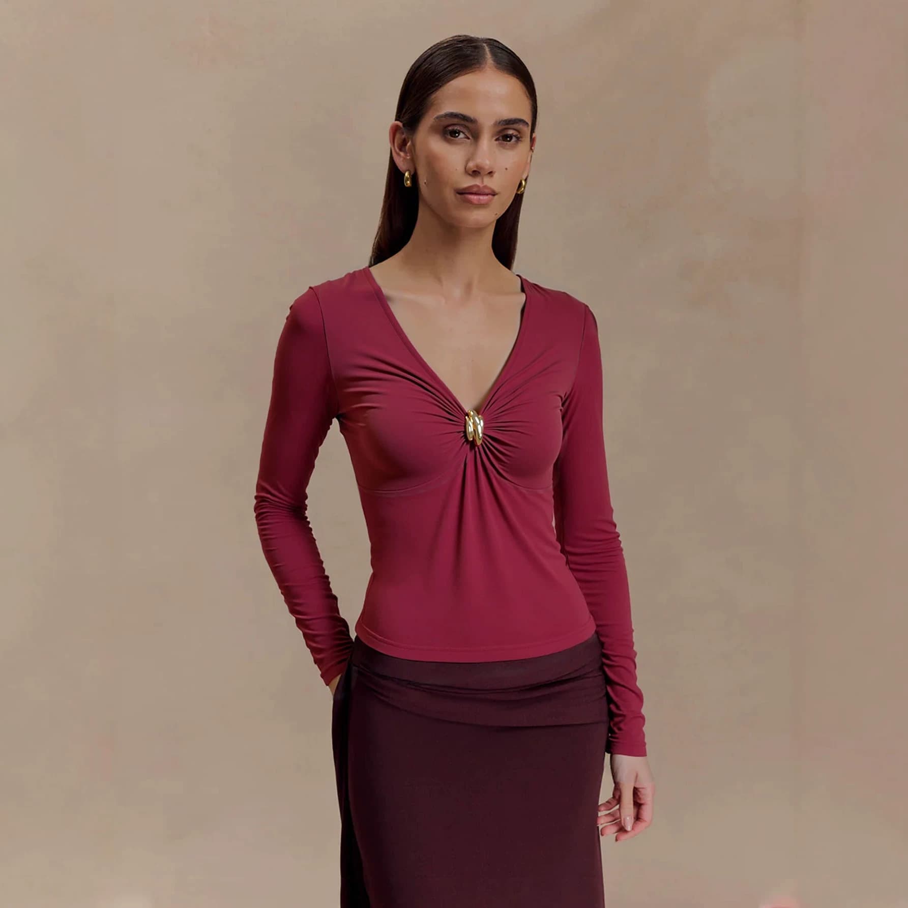 Cross-border European and American women's new slim-fit long-sleeve T-shirt V-neck metal button twisted knot waist-cinching slimming base top