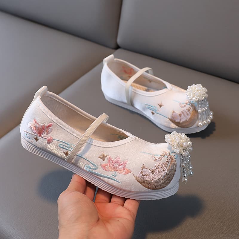 Chasing the Moon 2023 Embroidered Ancient Costume Hanfu Shoes Girls' Embroidered Shoes Chinese Style Performance Shoes Dance Student Shoes