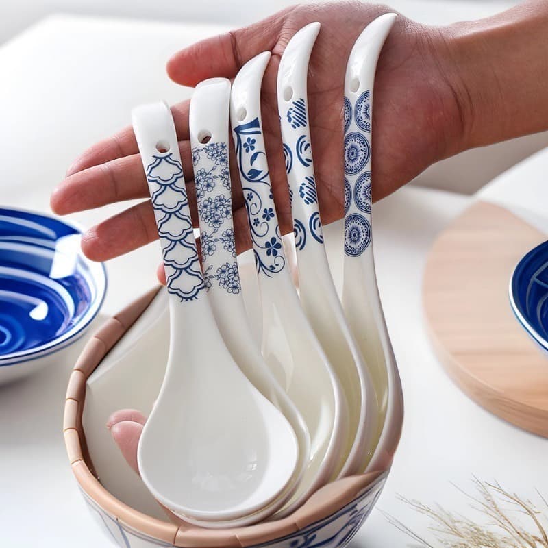 Japanese blue and white large soup spoon ceramic large soup spoon creative porridge spoon kitchen spoon restaurant large spoon wholesale