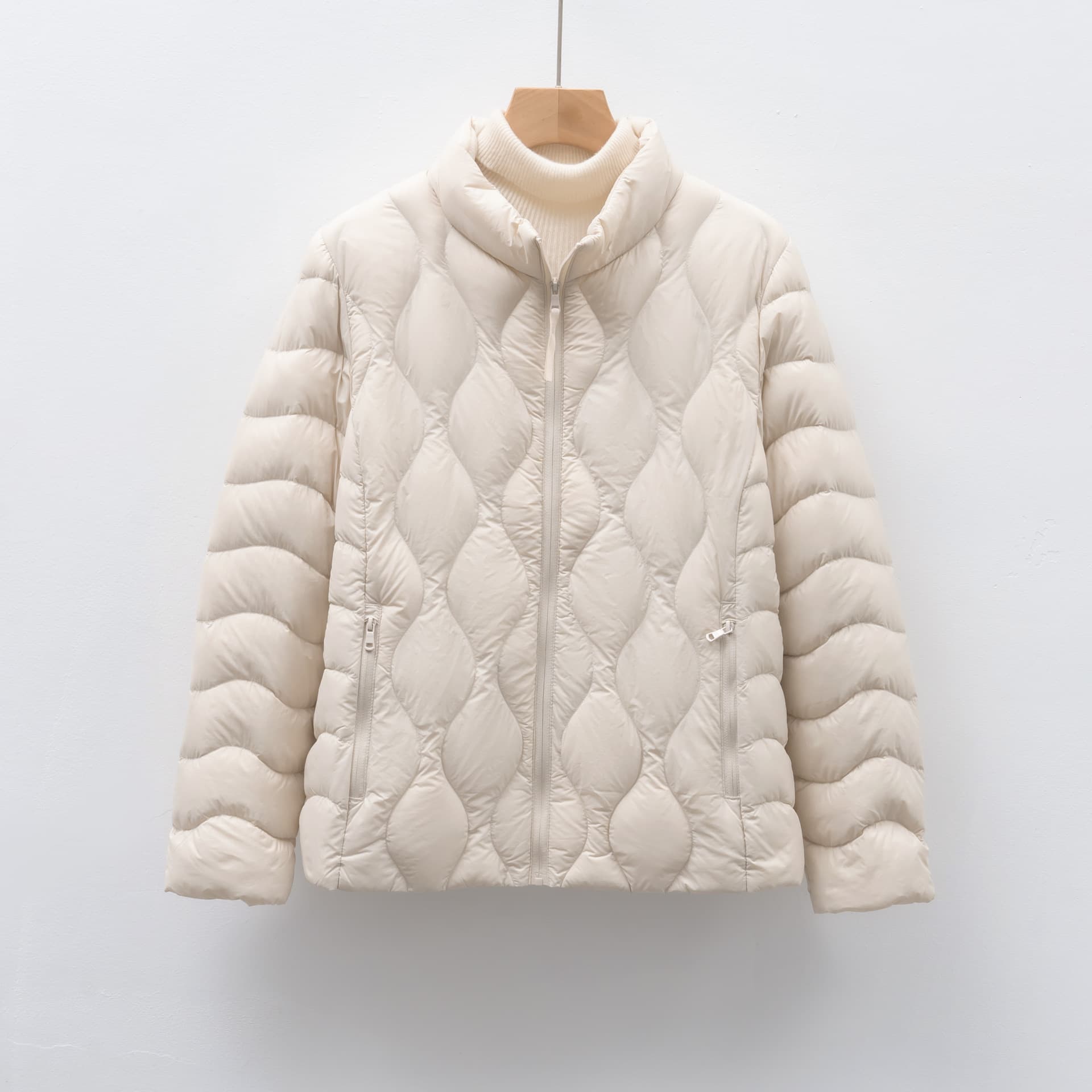Pinghu Chixin 90% Down New National Standard Women's Clothing Autumn/Winter New Lightweight Down Jacket Wave Pattern Women's Stand Collar Coat