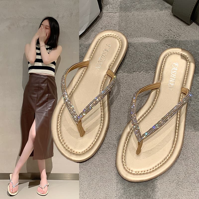 Women's Flip Flops Summer 2025 New Fashion Flat Sandals Toe Separator Beach Slides