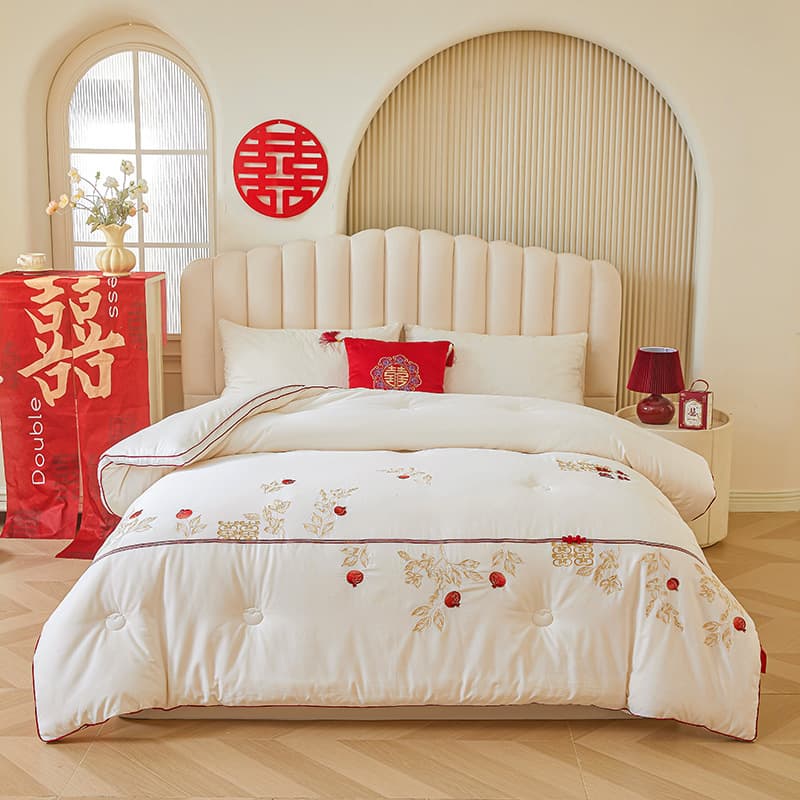 2025 new 60s Fortune Turns wedding feather silk cotton quilt with embroidery, all-cotton winter quilt with 3D edges