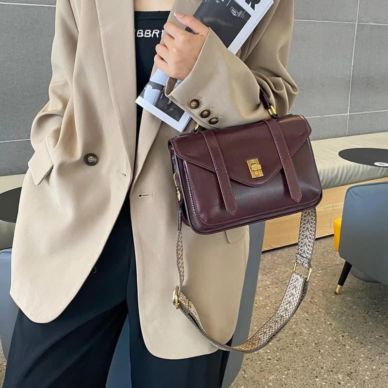 2026 Retro New Style Messenger Bag, Simple Handbag, Stylish and High-End Leather Shoulder Crossbody Bag for Women