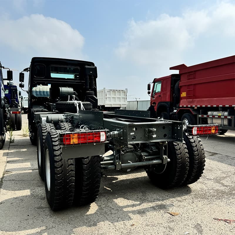 8x4 HOWO trailer head for sale, dual-drive cargo transport head, 371 horsepower tractor truck head