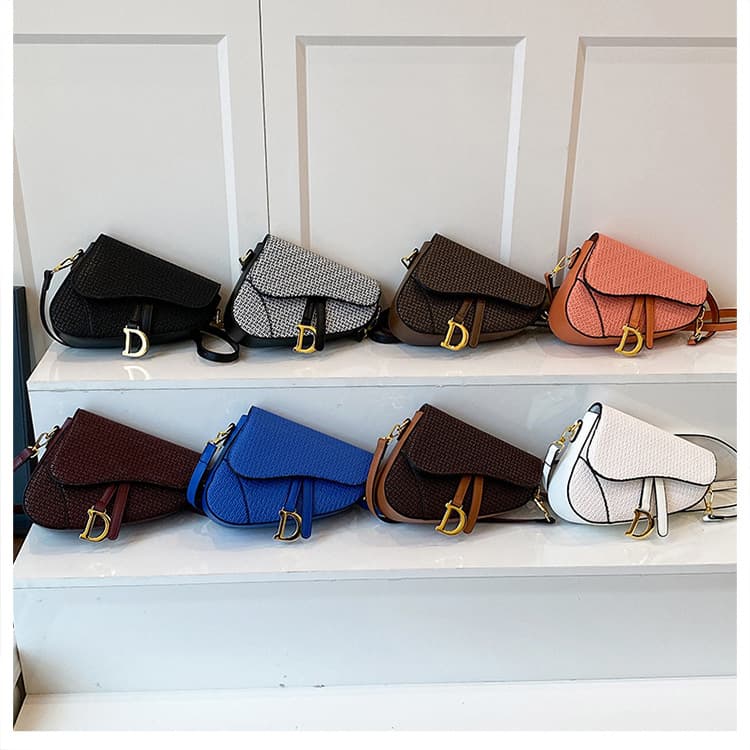 Letter Pattern Saddle Bag 2025 New D-Letter Crossbody Bag Trendy Shoulder Bag Underarm Crossbody Bag