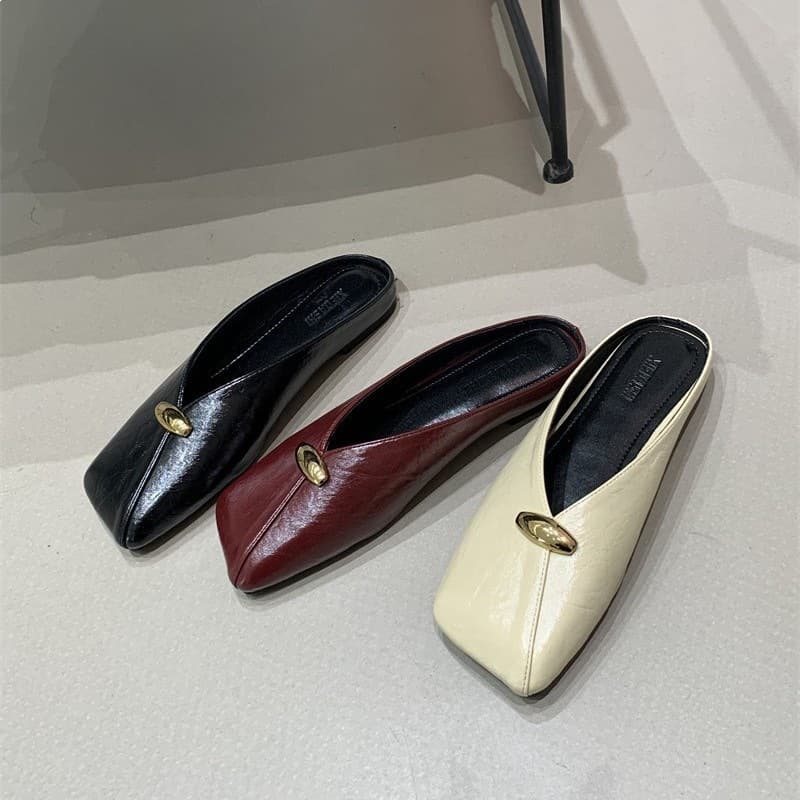 2026 summer temperament metal soft-soled sandals, one-leg toe-cap half slippers, niche design flat sandals