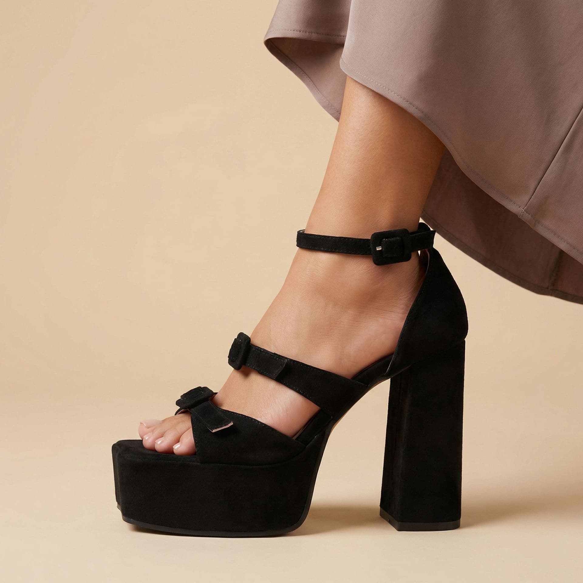 2026 Custom High Heel Sandals for Export Orders, Chunky Heel, Platform, Open Toe, Silver One-Strap, Performance and Runway Style