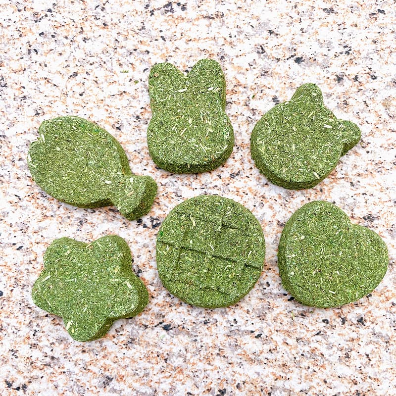 50 Pieces Free Shipping Flower Hay Cake Alfalfa Hay Cake Rabbit Food Guinea Pig Chew Snack Rabbit Chew Hay Cake