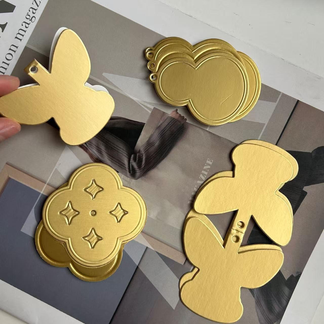 Matte Silver Paper Hang Tags with Custom Logo, Embossed Gold Stamping, High-End Clothing Store Women's Clothing Floral Labels, Price Tags