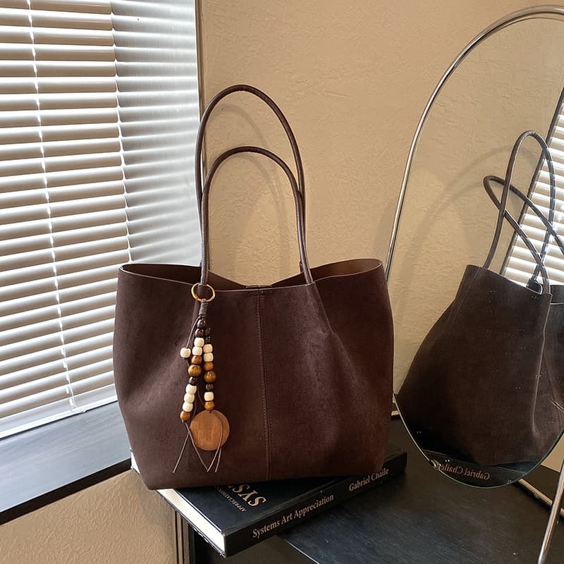 Vintage Large Capacity Bag for Women 2026 Autumn/Winter New Style Casual Simple Shoulder Handbag Versatile Commuter Tote Bag