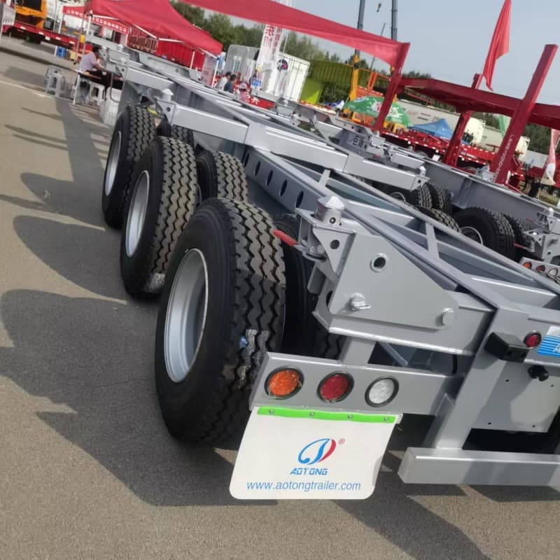 Cross-border supply of export double-section hydraulic ladder trailer and 13.75-meter paver low-bed semi-trailer