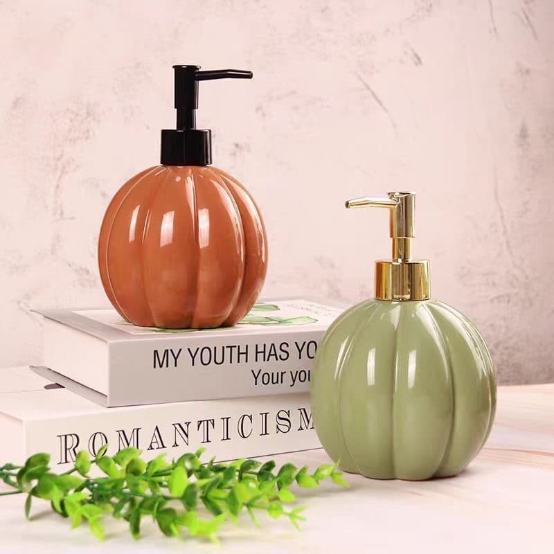 Export-oriented pumpkin-shaped ceramic lotion bottle, European retro style bathroom shower gel dispenser, high-value shampoo pump bottle