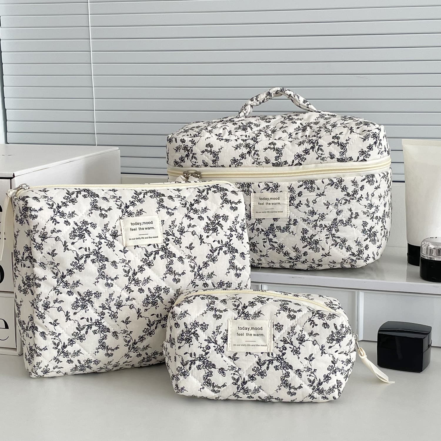 French Style Large Capacity Floral Print Makeup Bag Portable Travel Storage Organizer for Toiletries And Personal Items