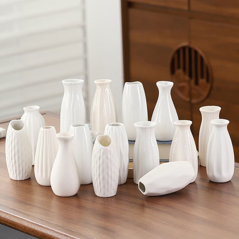 Factory direct matte glazed smooth ceramic vase wholesale white flower arrangement small vase direct supply