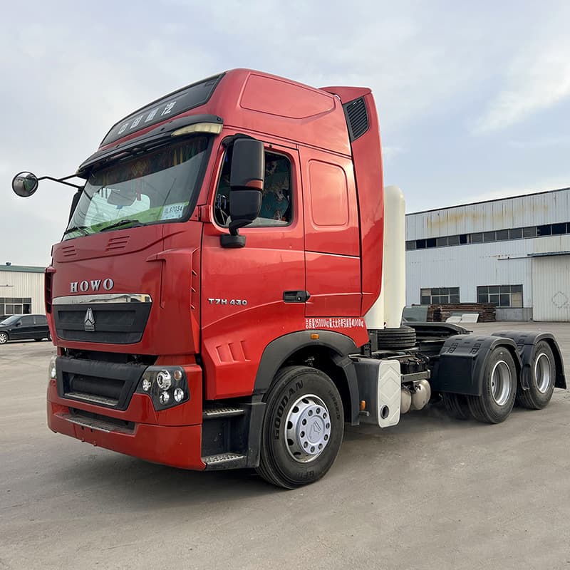 Heavy-duty truck HOWO T7 natural gas trailer head, 6*4 cargo truck head, 420 horsepower container transport truck head
