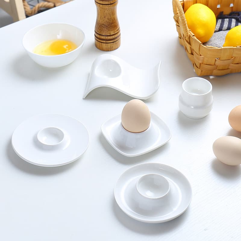 Ceramic egg cup, creative egg dish for breakfast, simple European-style kitchen egg holder in white for household use.