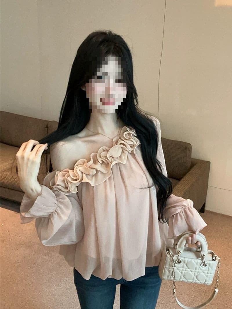 Pink slanted shoulder chiffon shirt for women in autumn, pure desire one-shoulder top, very good-looking and beautiful French bud baby doll shirt