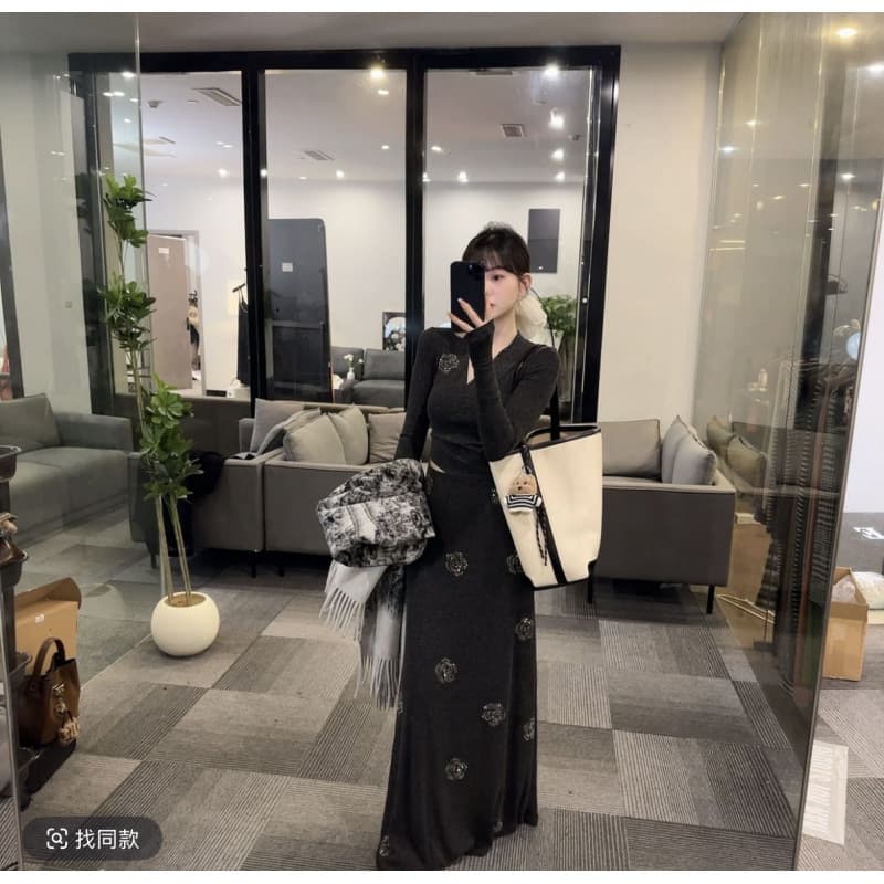 2025 Winter Versatile Fashion French Rhinestone Set Slimming Top Light Mature Style Long Skirt