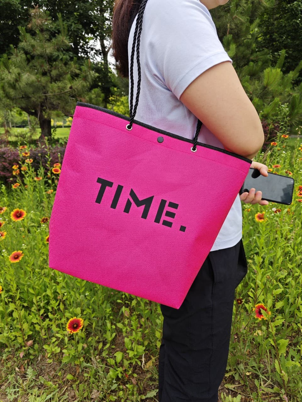 Large Capacity Non-woven Tote Bags, High-end Shopping Bags with Hidden Buttons and Nail Studs, Moon-shaped Bags with Logo Printing