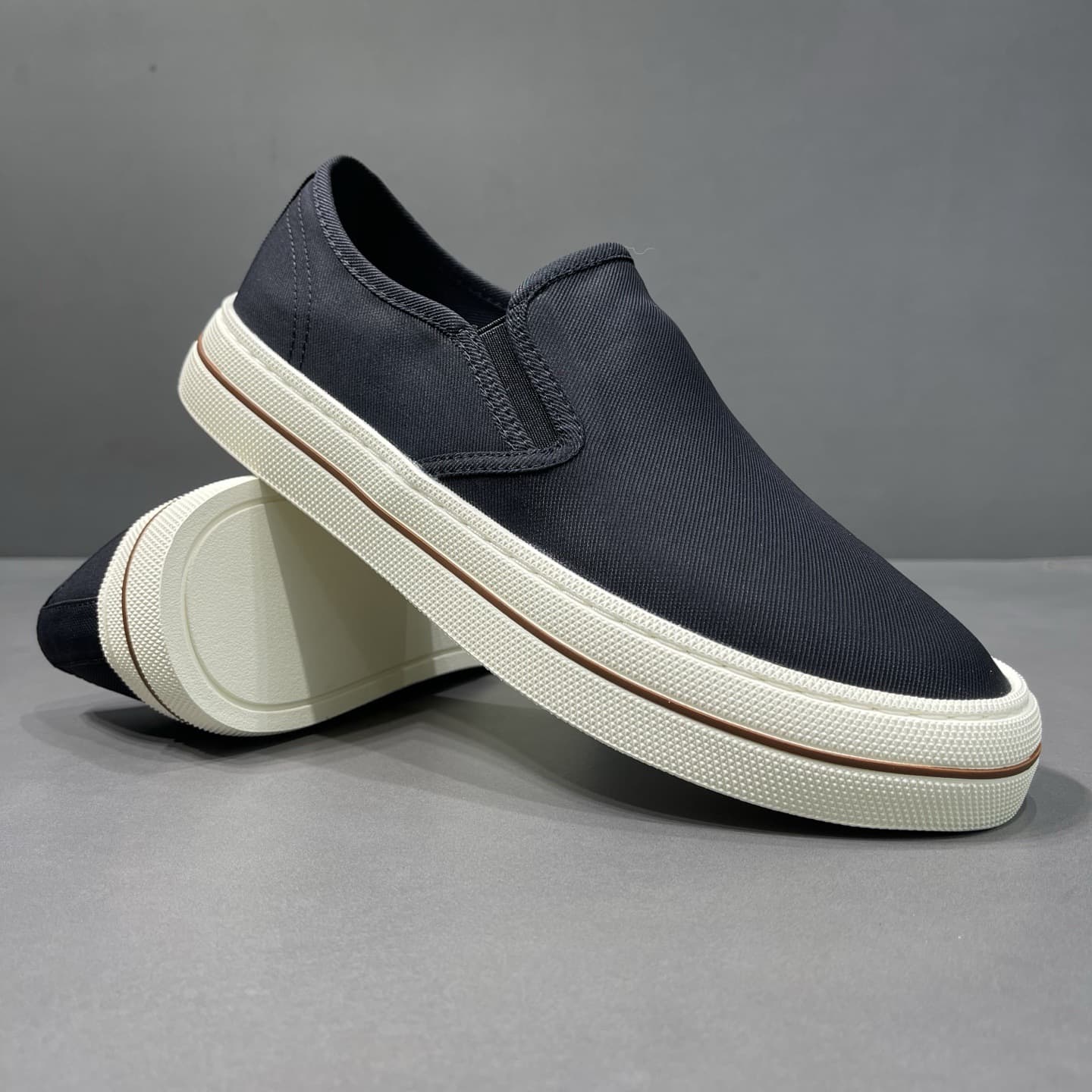 2026 New European Style Men's Breathable Fabric Shoes Ice Silk Fabric Shoes Youth Canvas Shoes Slip-On Walking Shoes Driving Shoes