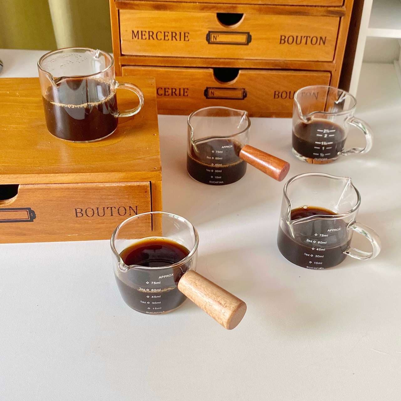 Espresso Wood Handle Milk Pitcher Double Spout Small Creamer for Multiple Sauces and Dipping Sauces Tool Extraction Graduated Measuring Cup