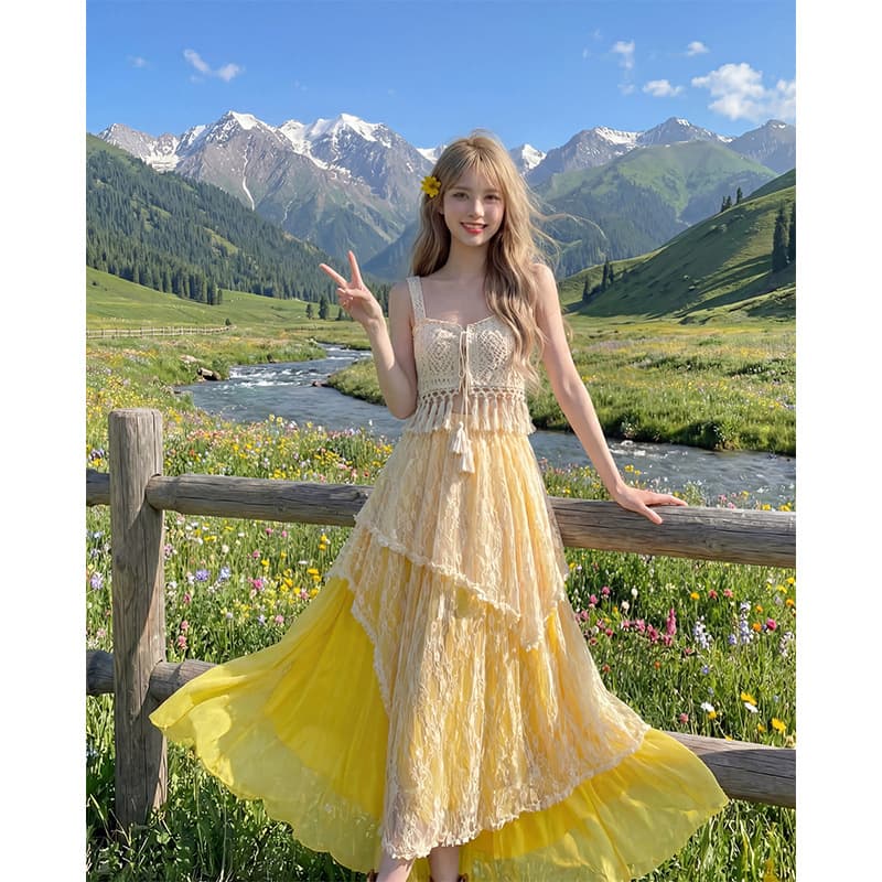 French Ambiance High-End Dopamine Xinjiang Western Sichuan Grassland Travel Outfit Yellow Camisole and Skirt Set