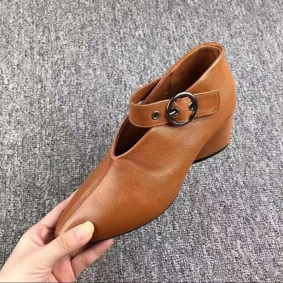 2025 cross-border large size foreign trade women's shoes, thick heel leather shoes, comfortable and versatile V-mouth grandma shoes, mother's belt buckle single shoes