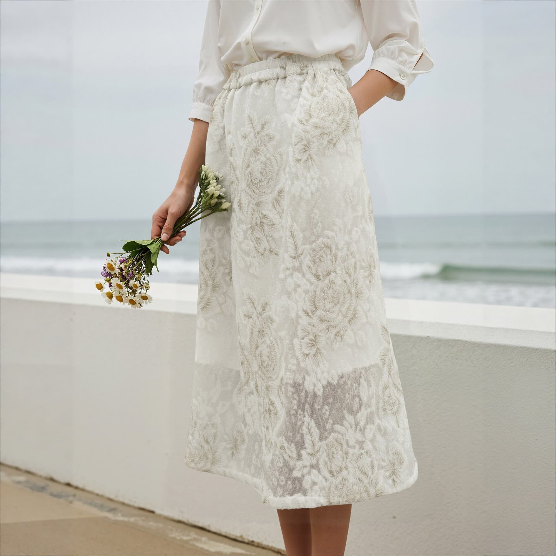 French Retro Lace Embroidered Skirt White A-Line Midi Skirt Vacation Style Slimming Elastic Waist Skirt D0177