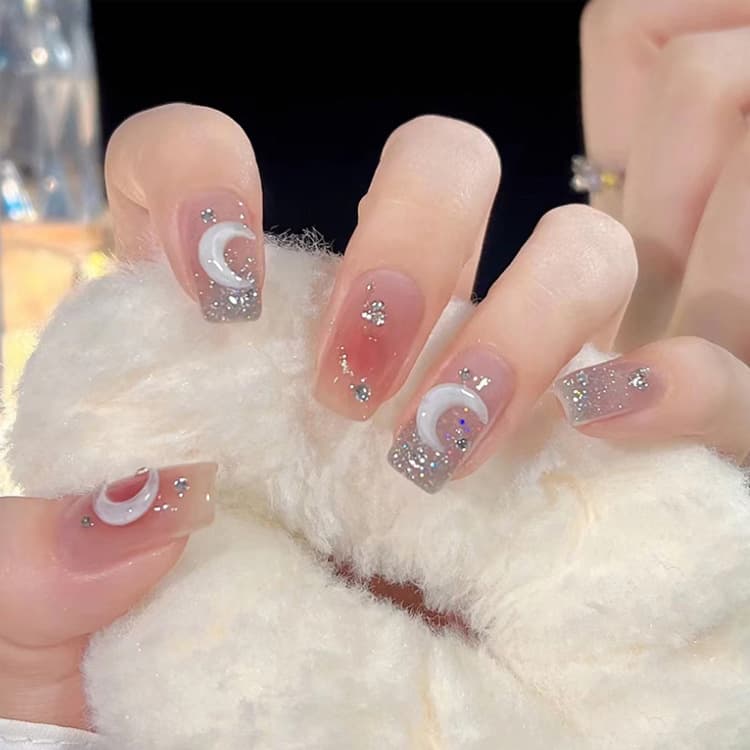 Internet celebrity's new blush, piles of diamonds, wearable nails, pure lust wind and moon fake nails, light luxury manicure