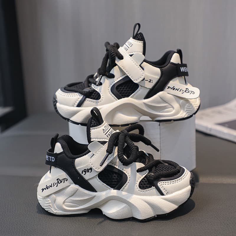 Spring and Autumn Breathable Girls' Sports Shoes 2025 New Soft Sole Kids' Yeezy Style Fashion Boys' Dad Shoes for Older Children