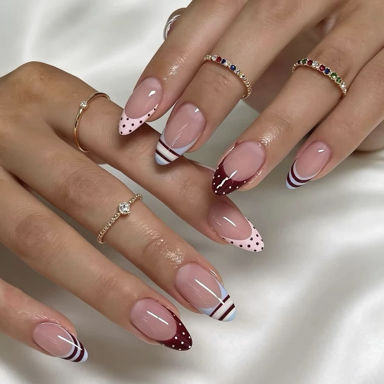 Retro American sweetheart polka dot French manicure, sweet and cool color stripes, foreign trade style fake nail pieces, removable finished product