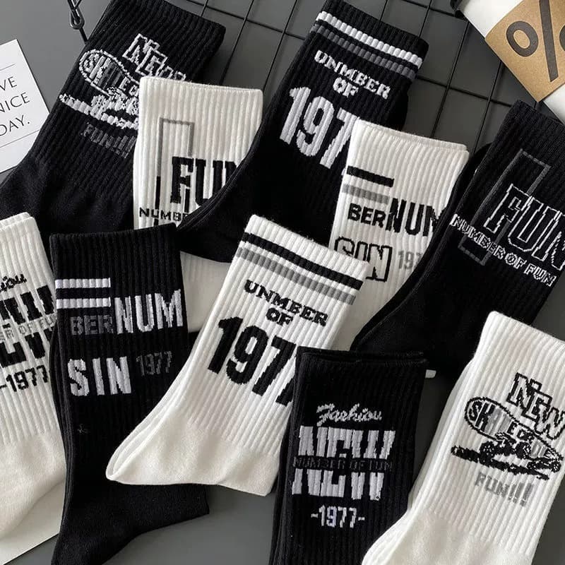 Black and White Letter Socks for Men, Cross-Border Ins Trendy Sports Mid-Calf Socks, New Trendy Couple Socks, Long Socks Zhuji