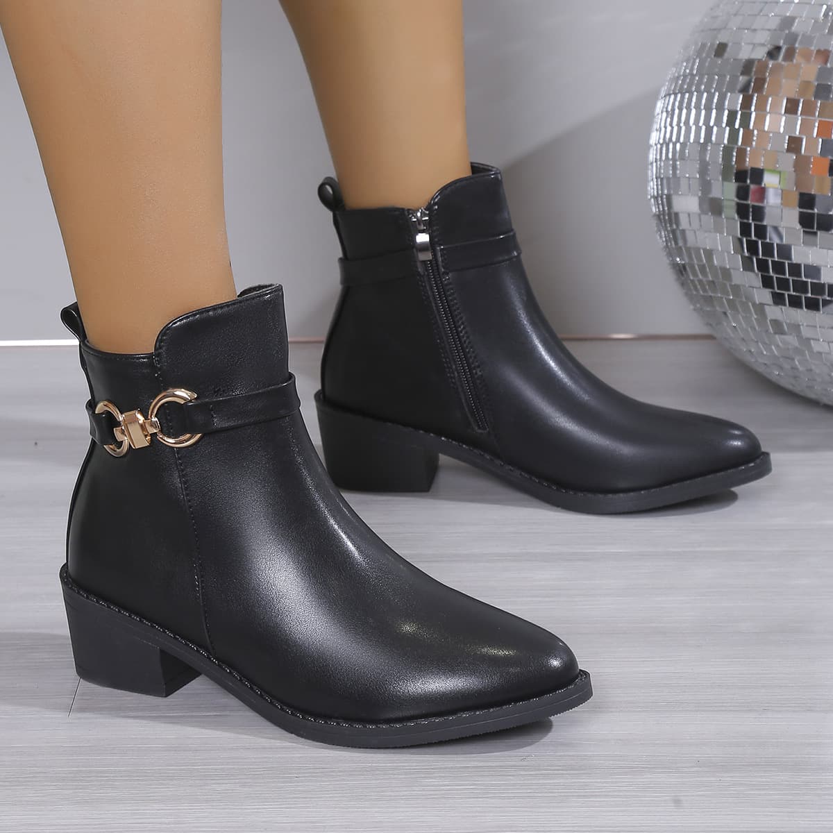 Plus-size cross-border ankle boots, 2023 Autumn/Winter British style pointed toe chunky heel women's fashion leather boots