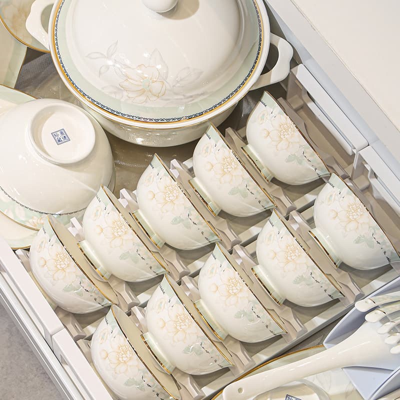 Light Luxury Bowl and Plate Set Home Jingdezhen Chinese Vintage Floral Rice Bowl Ceramic Tableware Plate Set Gift