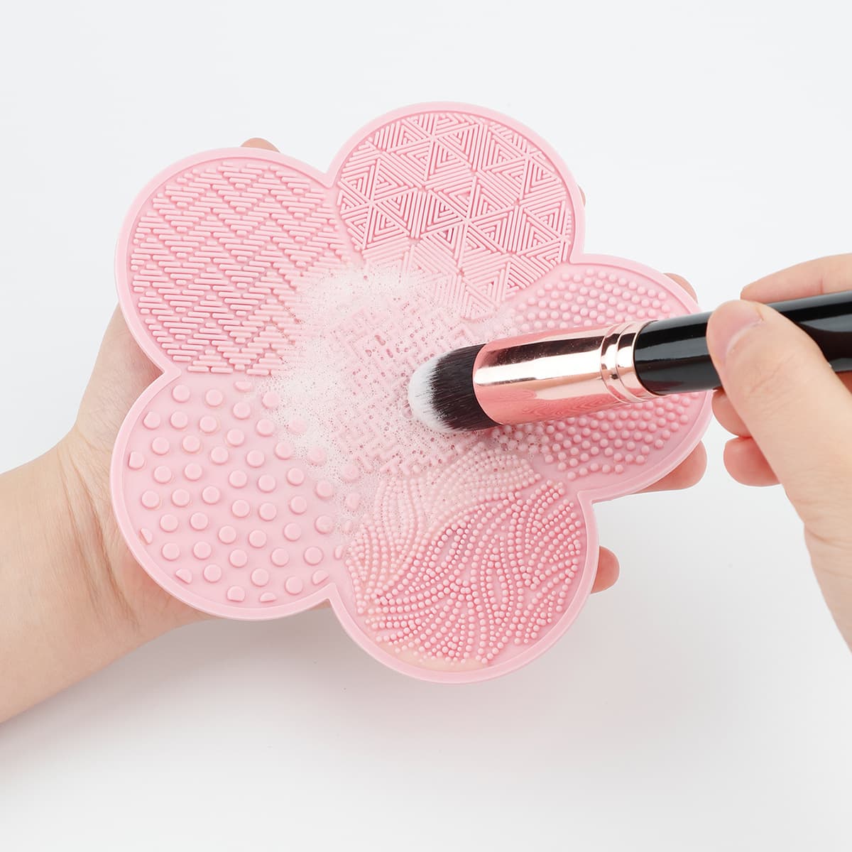 Amazon's new silicone flower-shaped scrub pad with suction cup flower-shaped silicone makeup brush beauty supplies cleaning tool