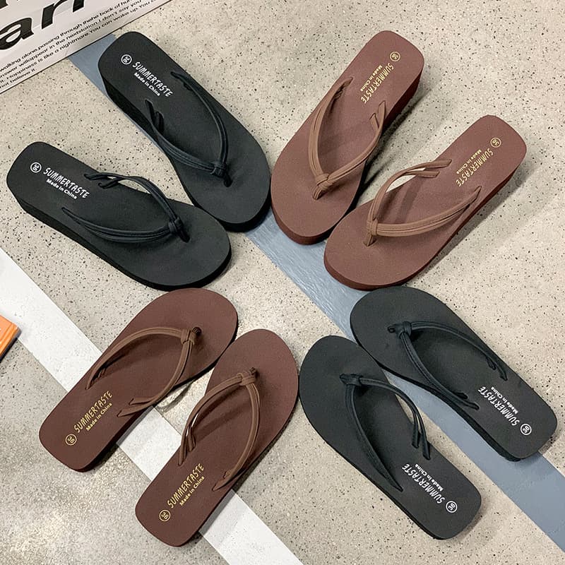 Fashionable casual flip-flops for women 2026 new medium-heeled outdoor daily non-slip travel summer girls beach slippers
