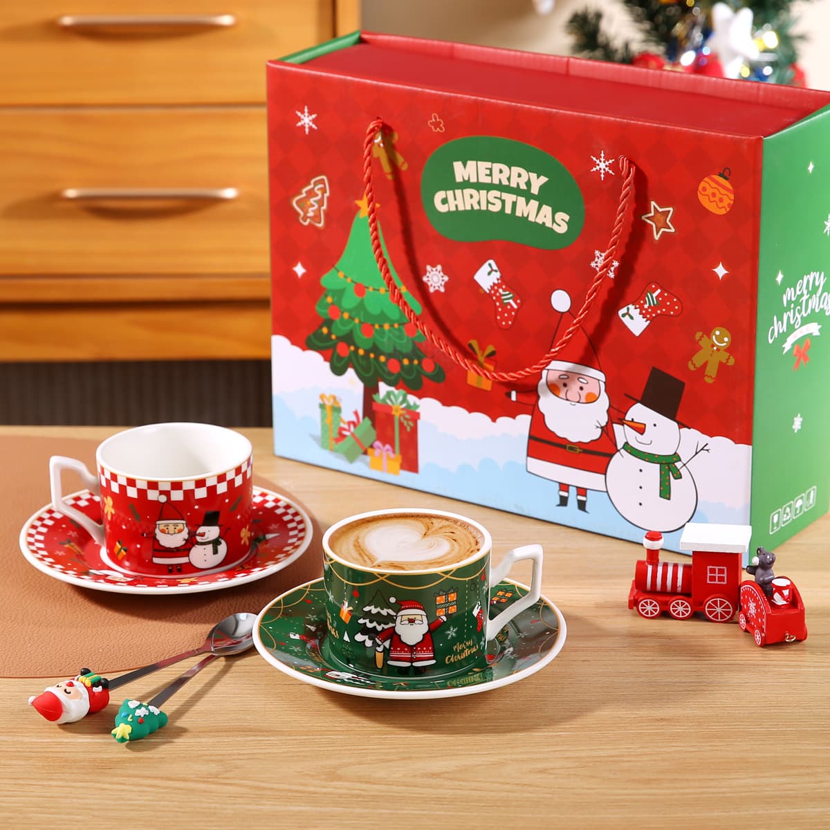 Cross-border creative cartoon Christmas ceramic coffee cup and saucer set, Santa Claus mug, gift logo wholesale