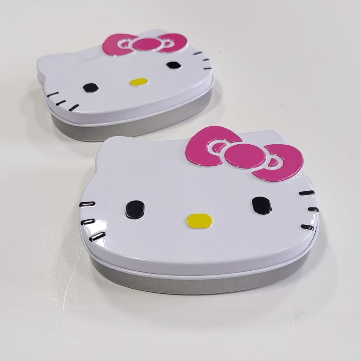 In-Stock Cartoon Bow Cat Biscuit Tin, Pink Metal Candy Box for Cute Storage