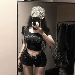 Y2K Hot Girl Black Wide-Hip Denim Shorts for Women Summer Rivet Hot Low-Rise Slim Fit Bodycon Ultra-Short Shorts Cotton