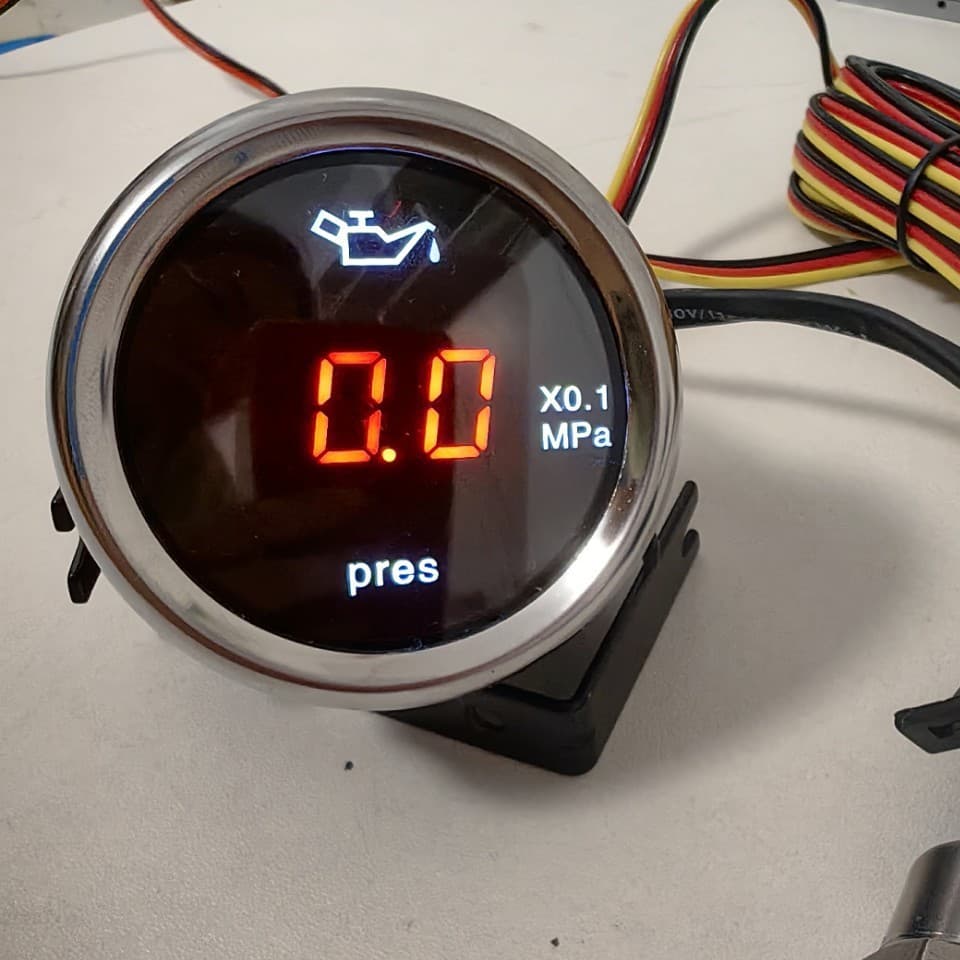 Universal 12/24V Automotive Round Digital Oil Pressure Gauge 52MM with Flashing Alarm