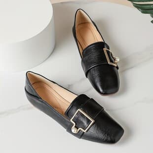 Q 93738L Retro Round Buckle Flat Shoes