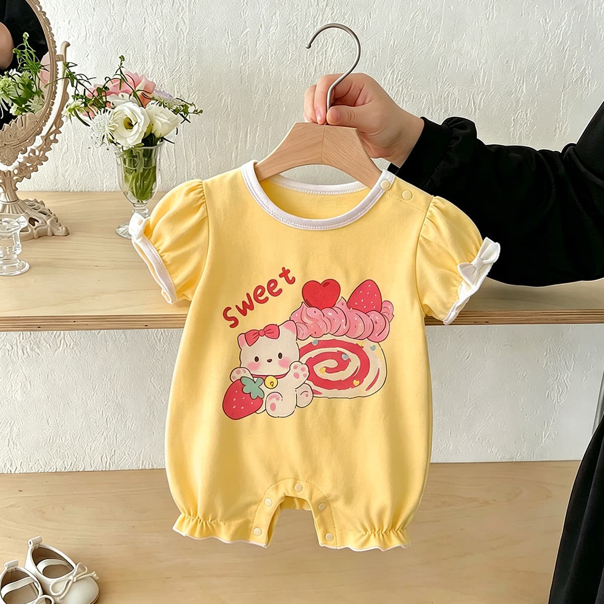 Strawberry Cake Print Baby Onesie Summer Puff Sleeve Shoulder Snap Short Sleeve Romper for Baby Girls Bodysuit