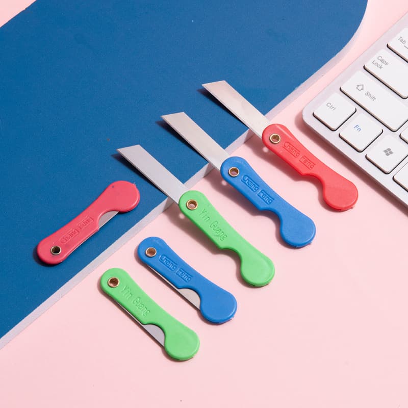 Colorful plastic student pencil sharpening knife, utility knife, handmade paper knife, film knife, unboxing knife