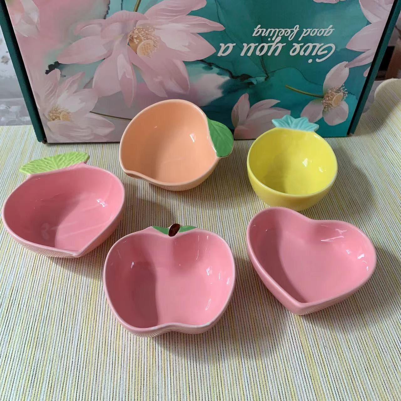 Wholesale Market Stall Creative Home Ceramic Tableware Fruit and Vegetable Dish Pet Bowl Dipping Sauce Dish Soy Sauce Dish Side Dish