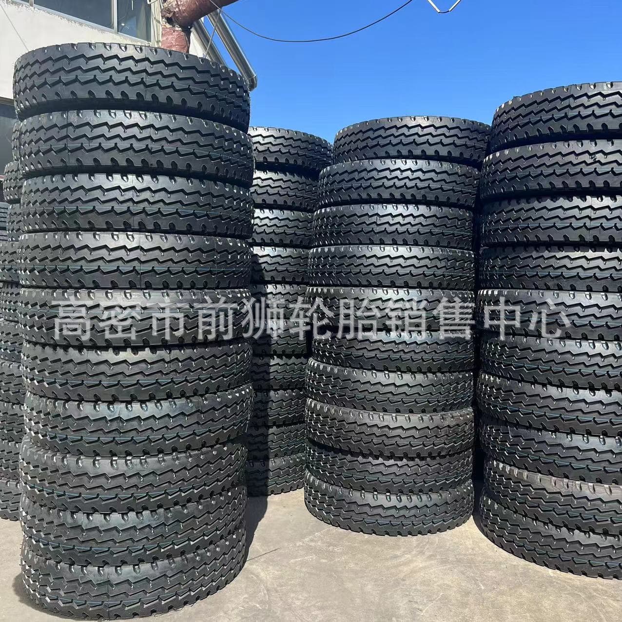Export-grade high-end truck tires, TBR 385/65R22.5 wide, heavy-duty tires, available with steel rims and FOB container loading options.
